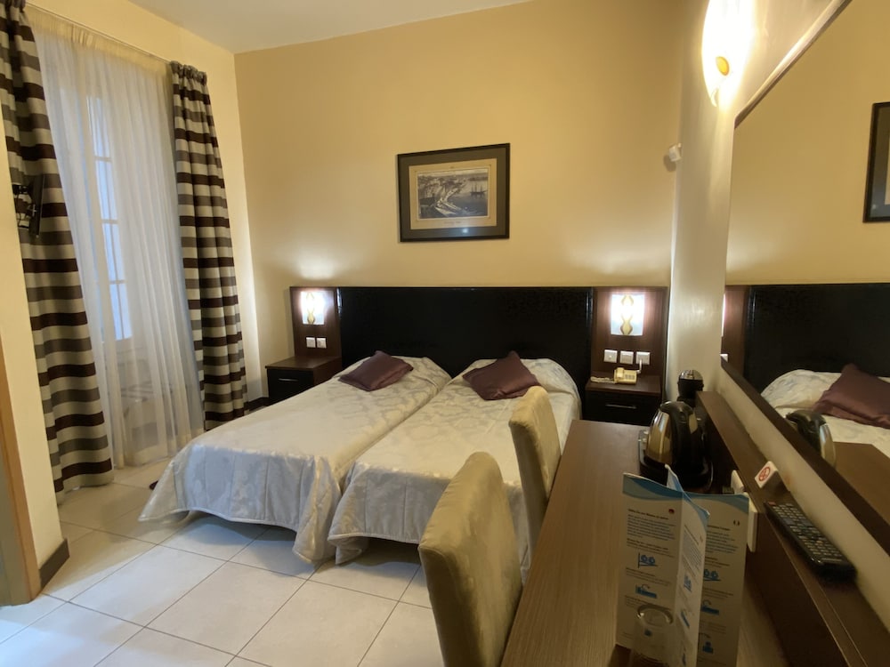 Grand Harbour Hotel 14/45