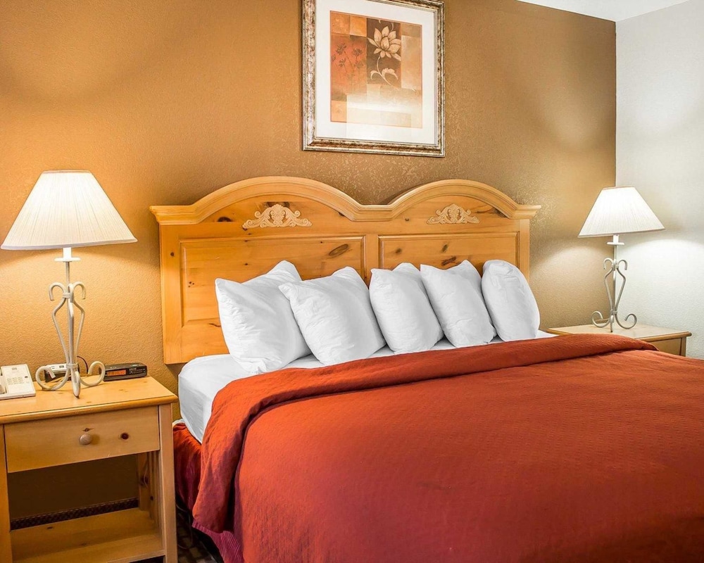 Quality Inn Elyria 8/35