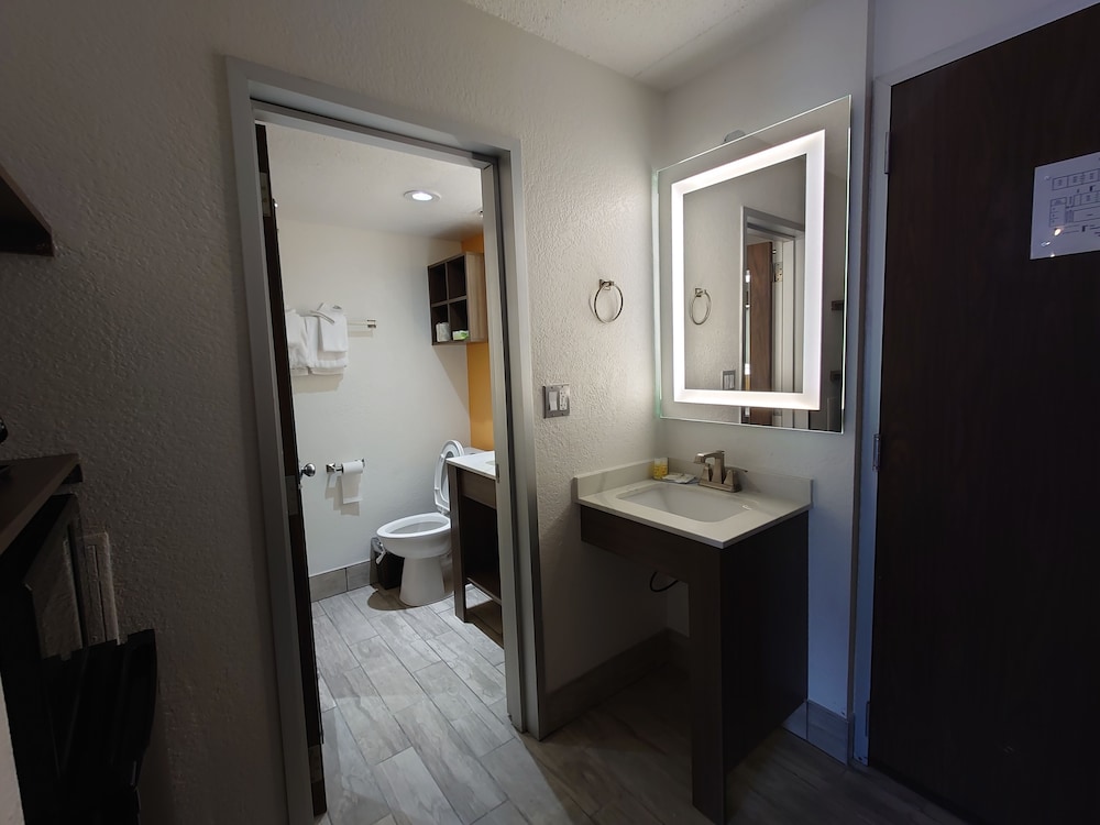 Reagan Resorts Inn 26/29