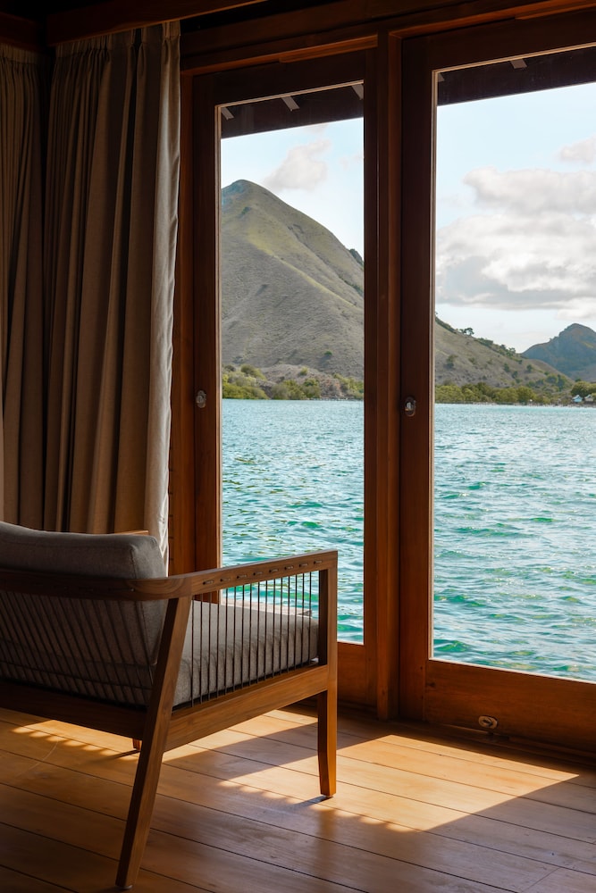 Menjaga Bay Resort Komodo 20/40