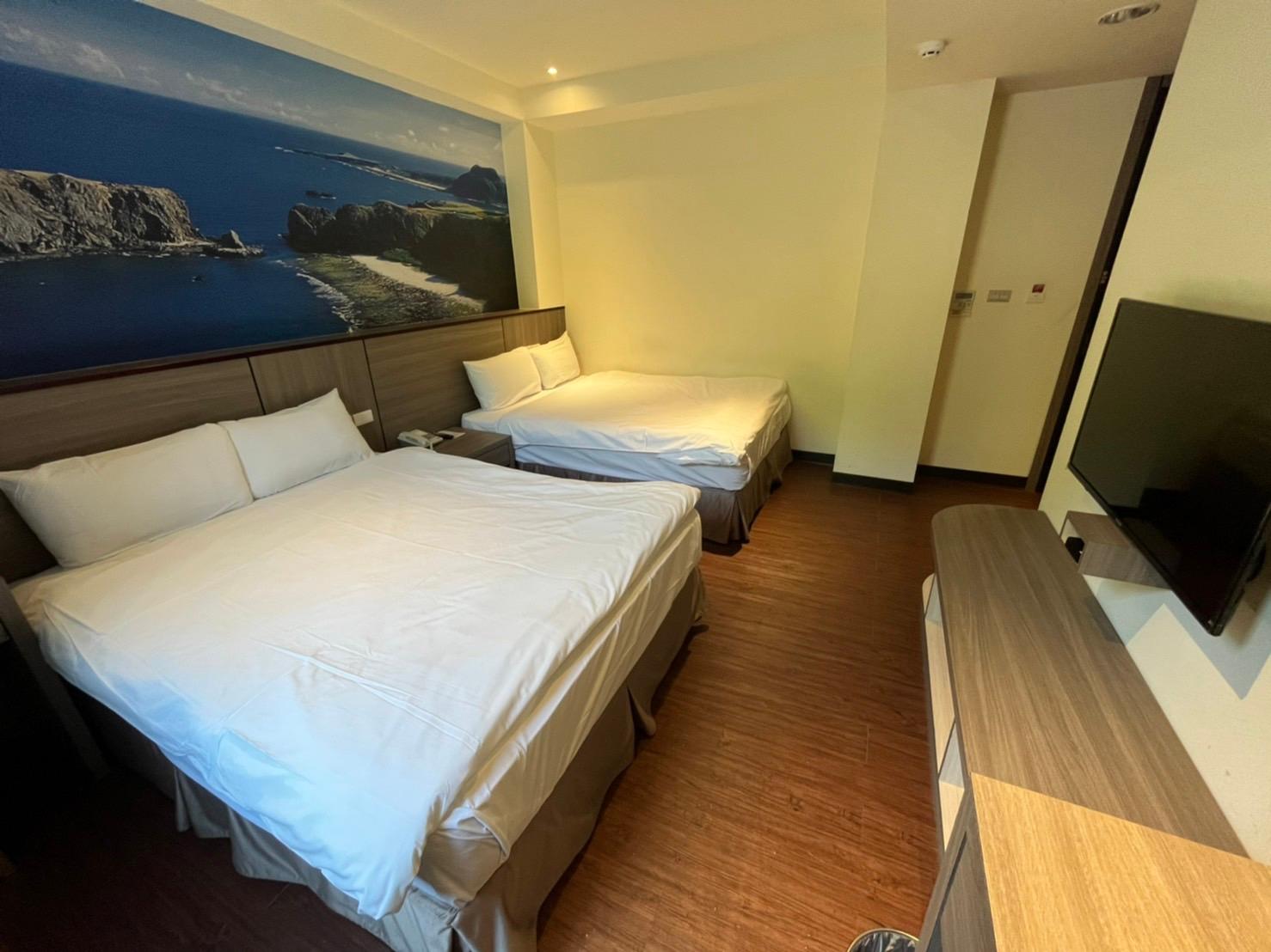 Deluxe, 2 Double Beds, No Window