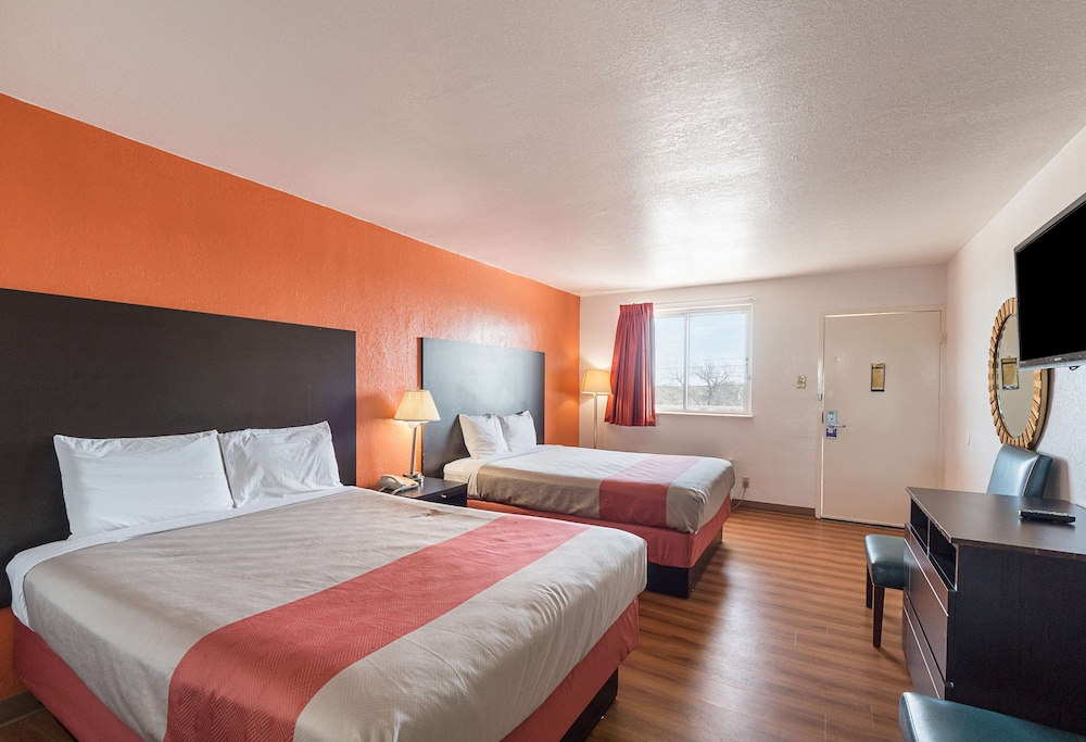 Motel6 San Antonio, TX - I-10 West 22/55