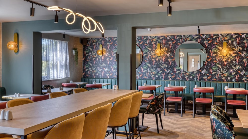 Premier Inn Farnborough West (Southwood) 22/38