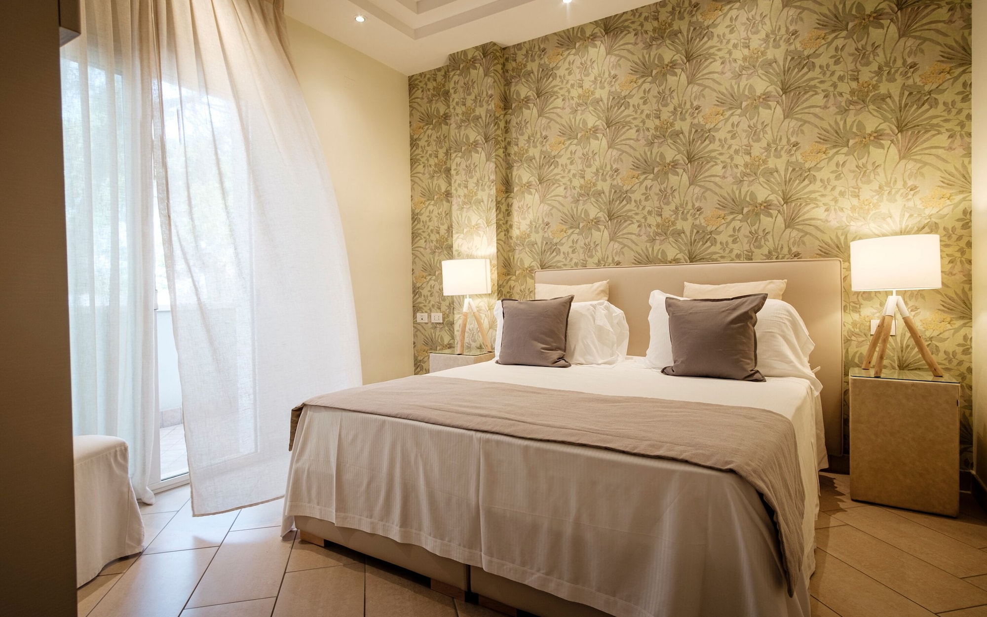 شقة بريستيج بسريرين كوين مع أريكة، Residence Charming Apartments 5/10