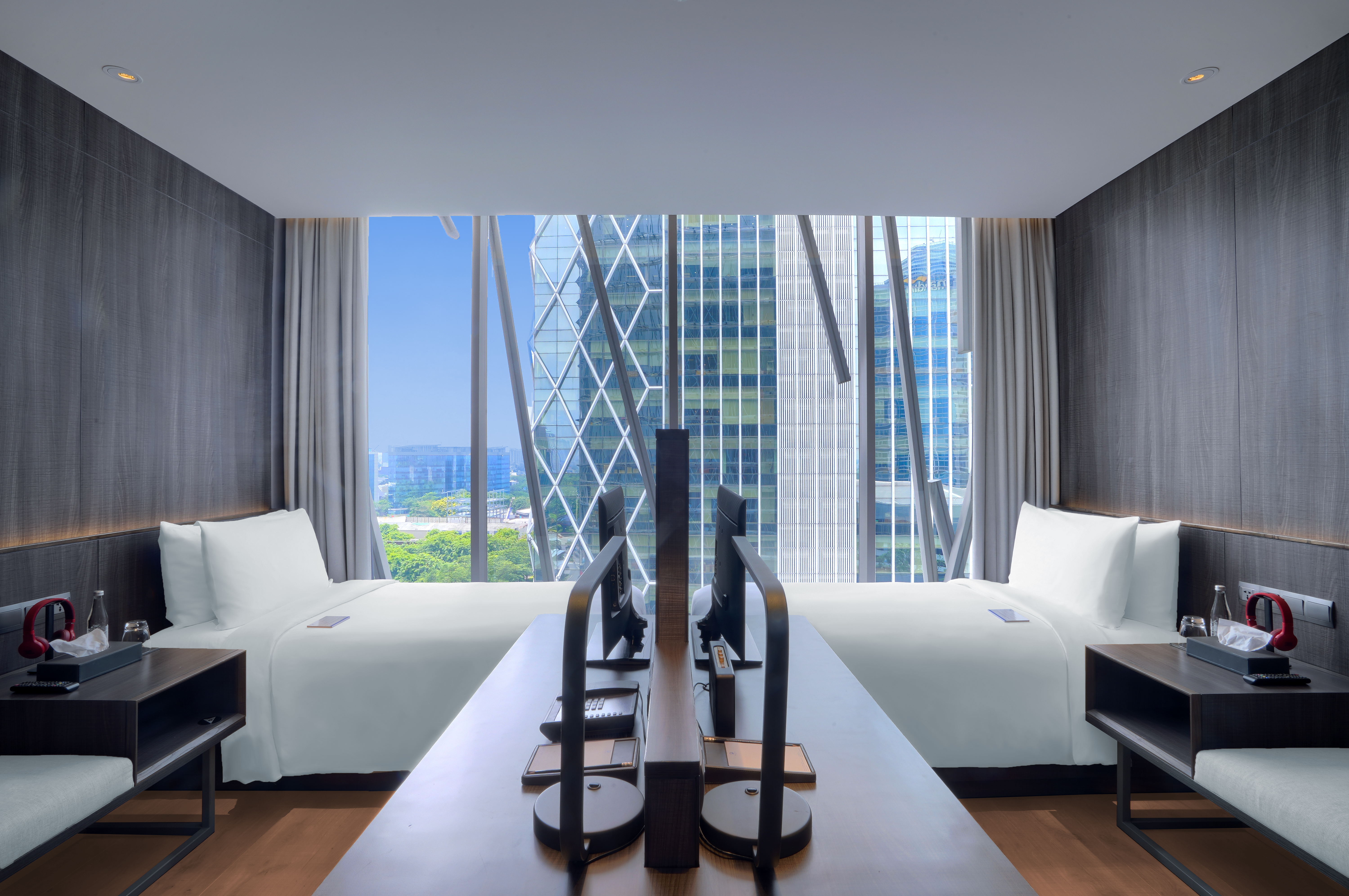 Deluxe Twin Studio, Discovery SCBD 3/4