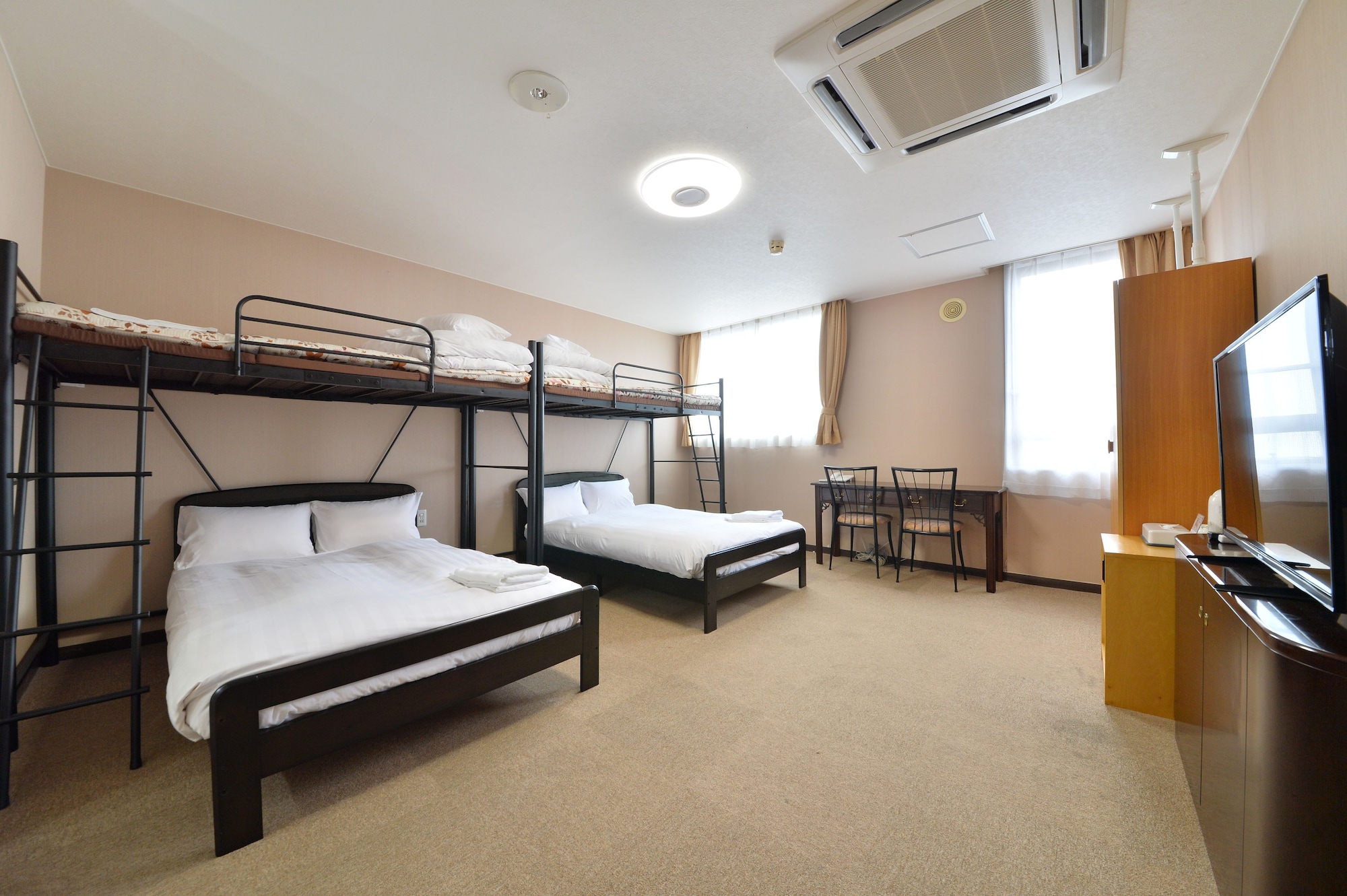 2 BEDROOMS, FAMILY, TWIN BEDS