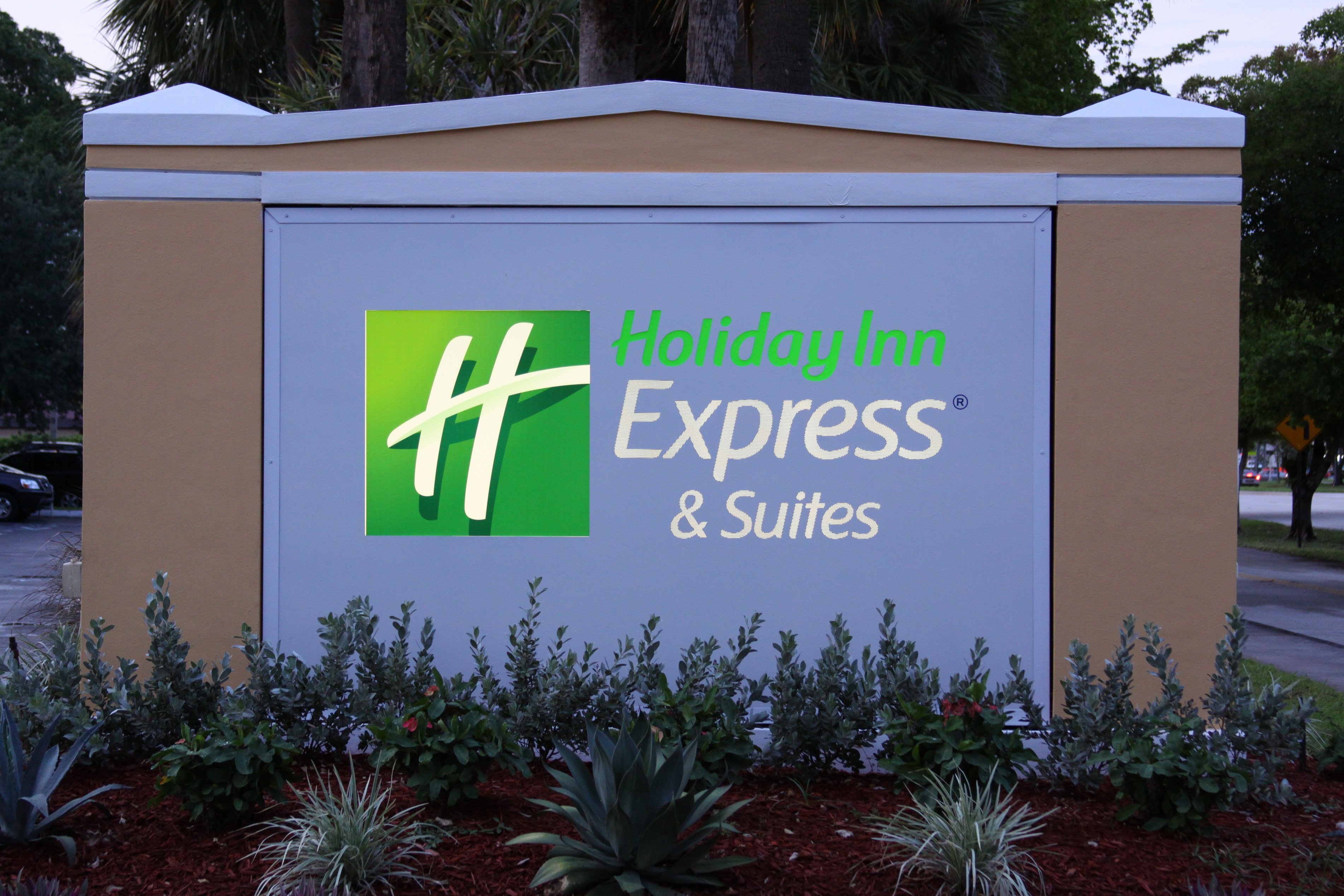 Holiday Inn Express & Suites Ft. Lauderdale-Plantation 6/50
