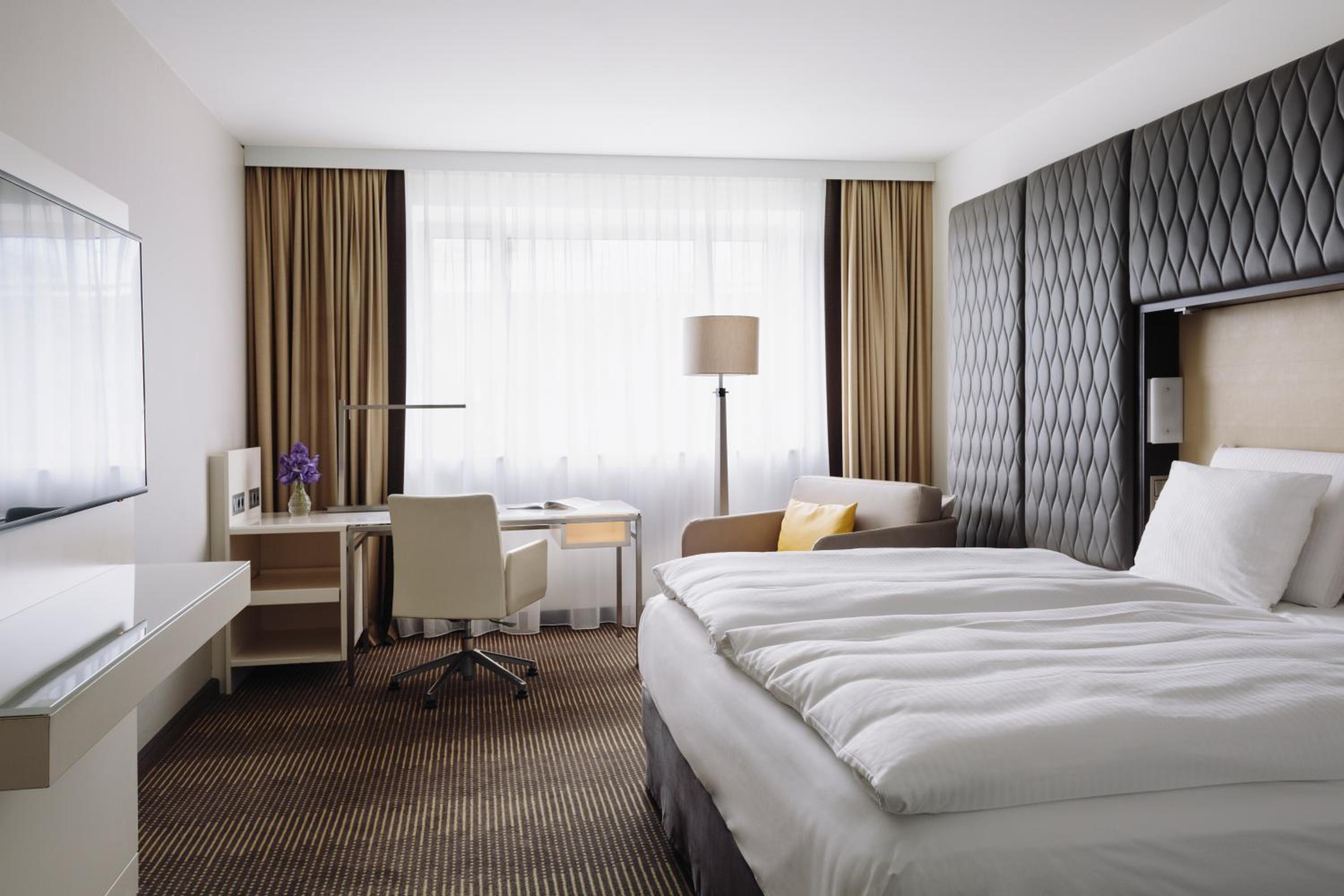 Deluxe, Double or Twin Bed