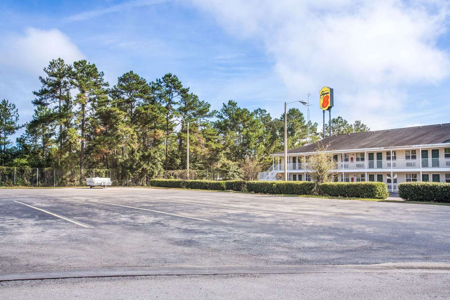 Super 8 by Wyndham Monticello 25/26