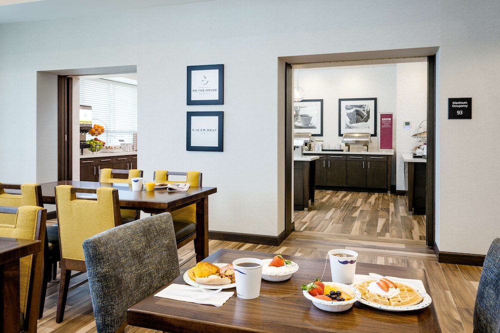Hampton Inn Suites By Hilton Seattle Northgate 42/53