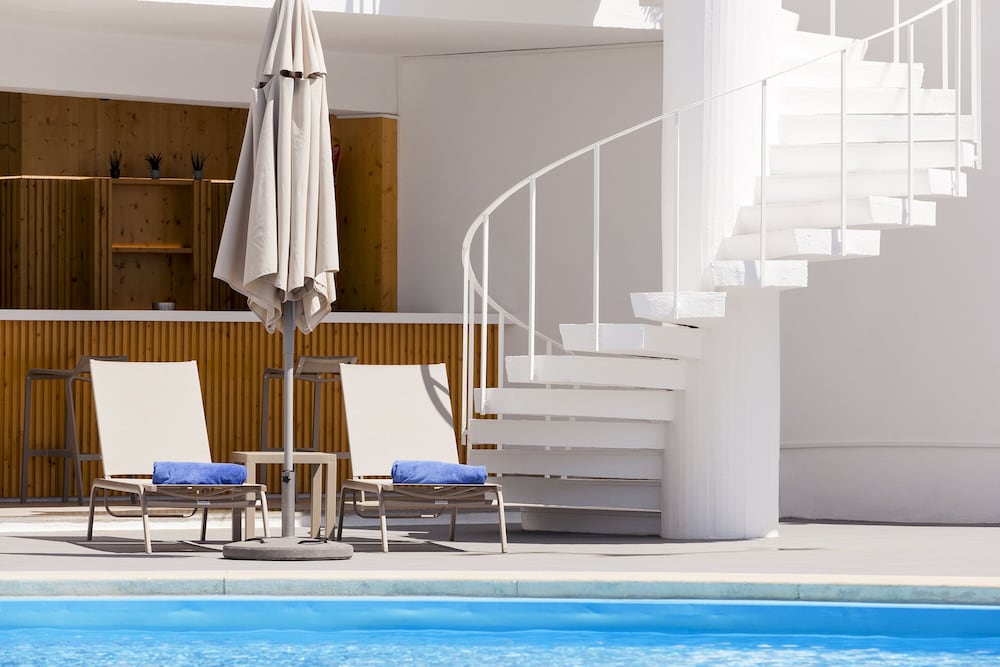 Carcavelos Beach Hotel 58/63