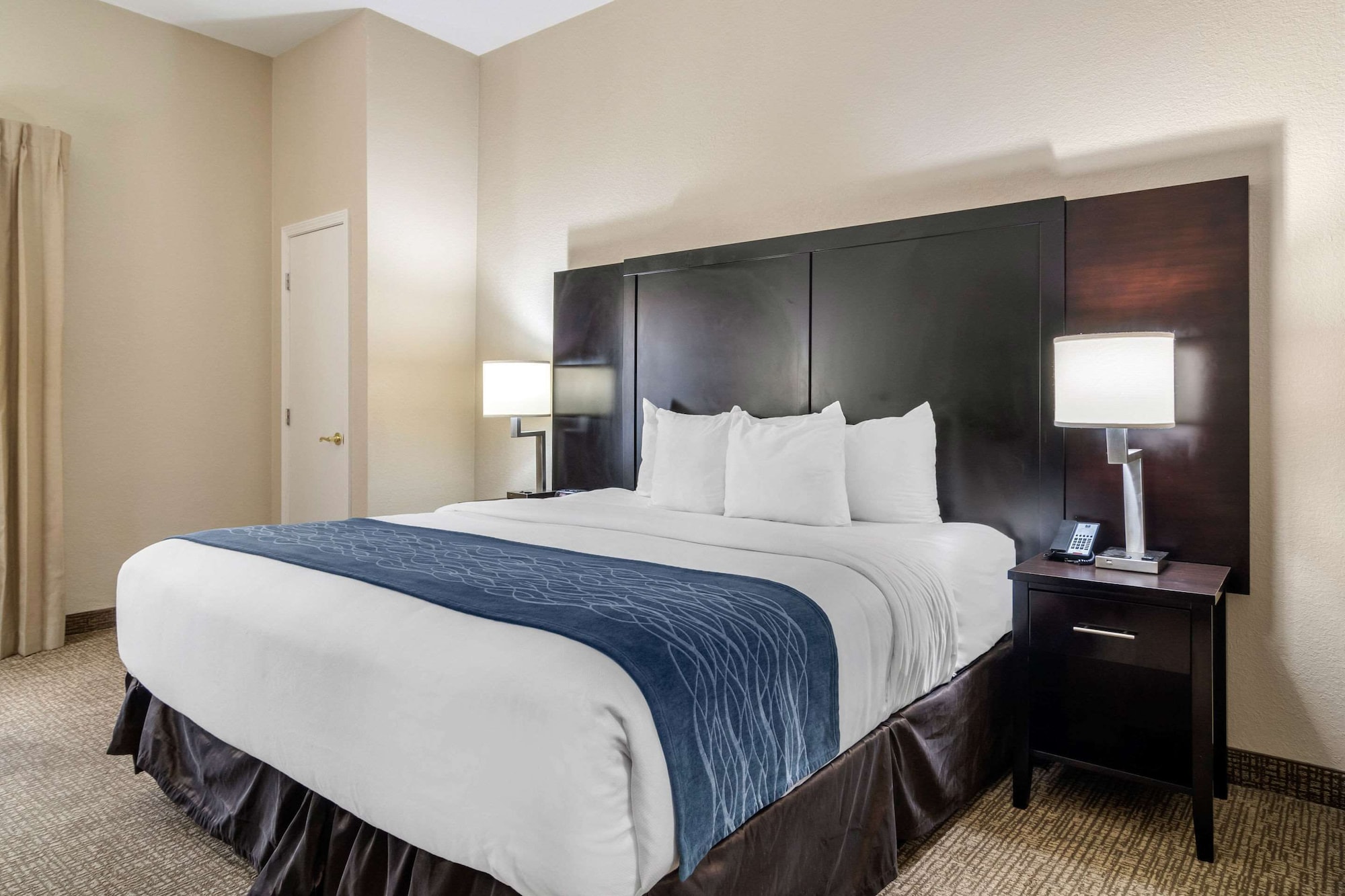 Suite, King Bed, Sofa, Accessible, Comfort Inn & Suites Atlanta/Smyrna 3/6