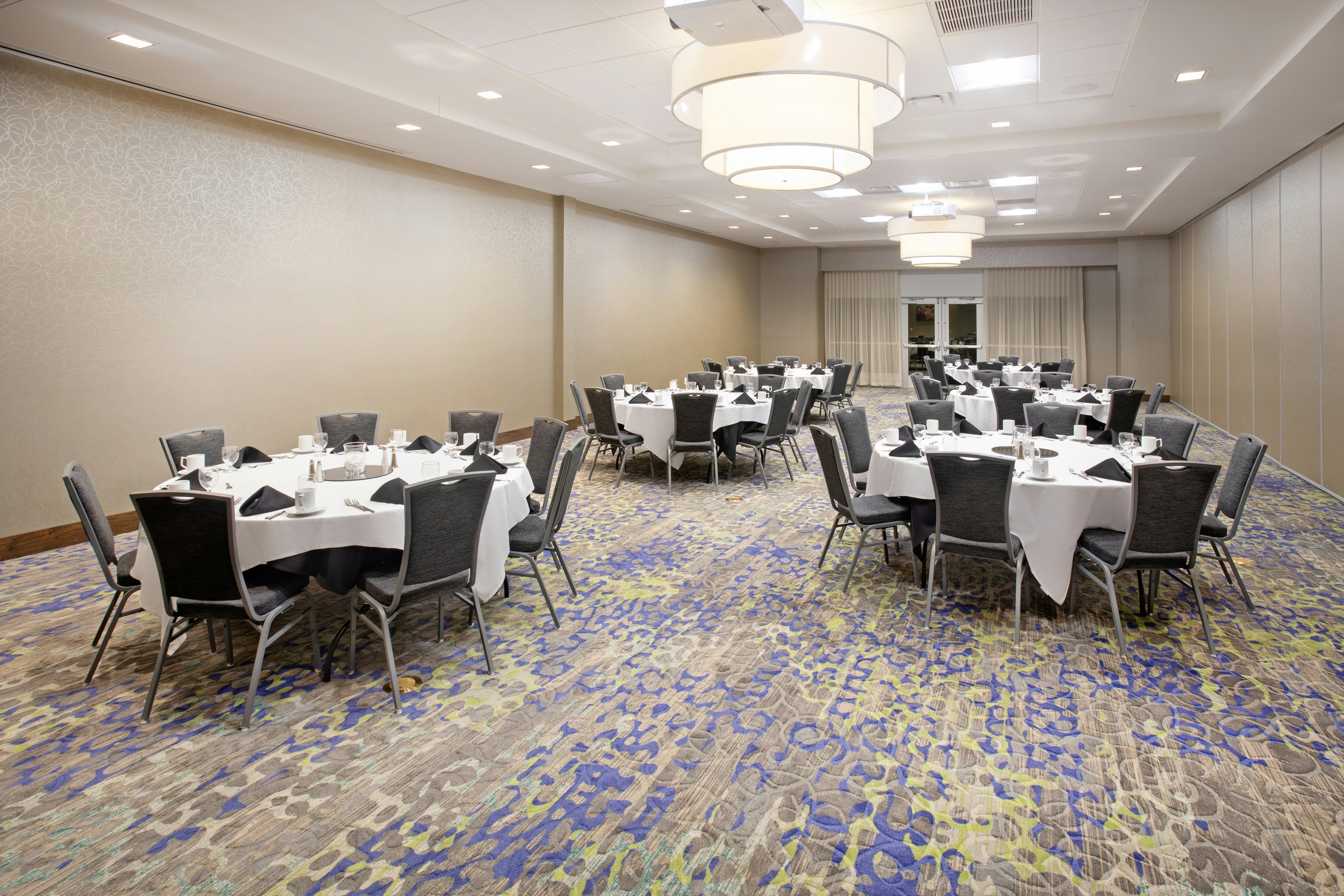 Hilton Garden Inn Omaha Aksarben Village 12/16