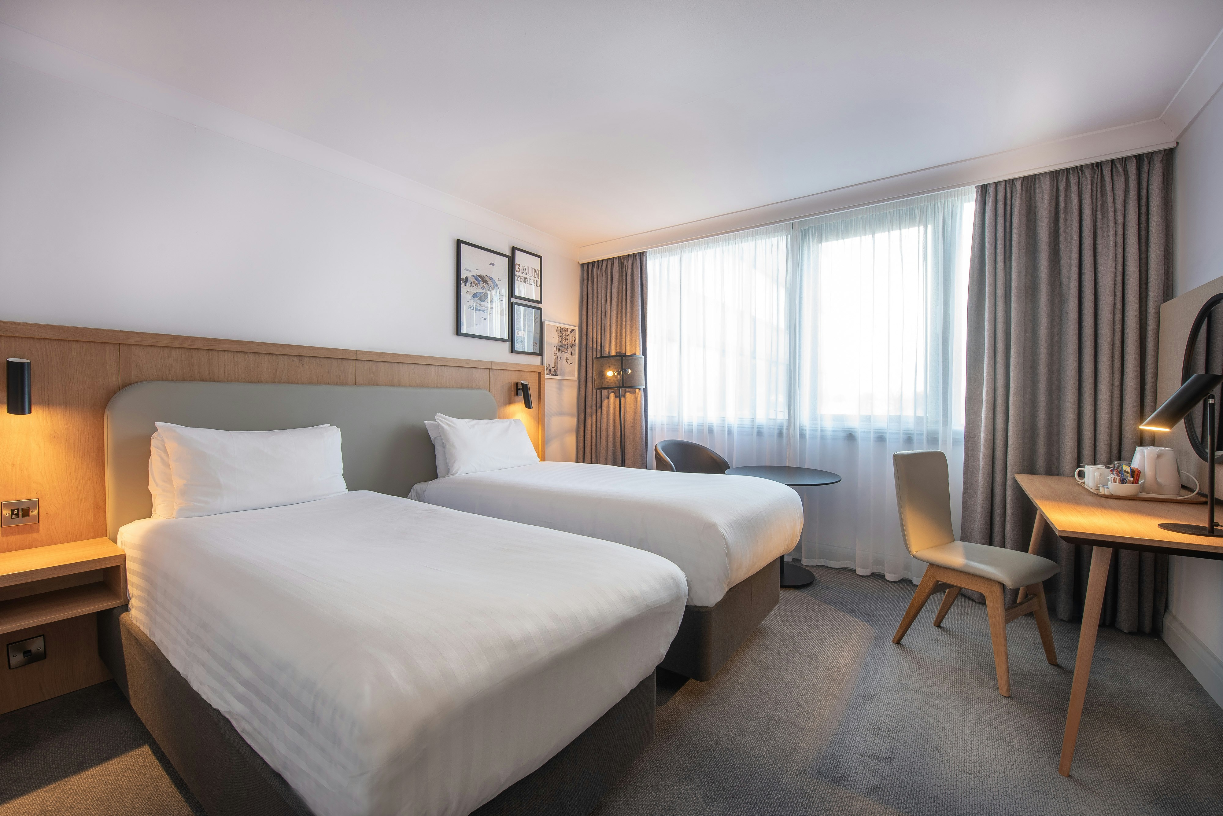 HOLIDAY INN GLASGOW AIRPORT 30/80