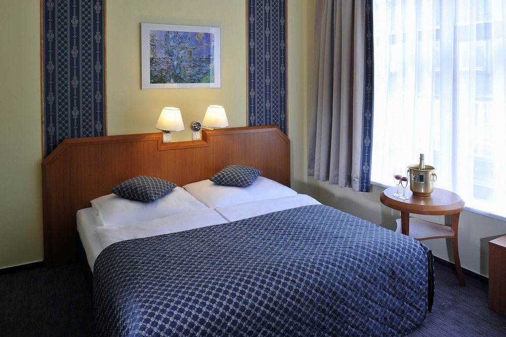 Astoria Hotel 14/56