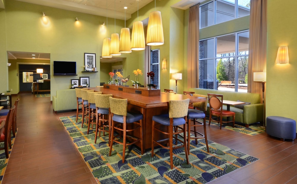 Hampton Inn & Suites Huntersville 31/37