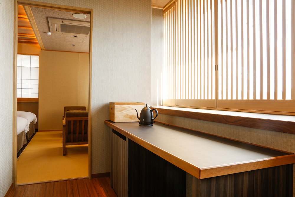 Minato Koyado Umi no Kaori to Awajishima 50/50