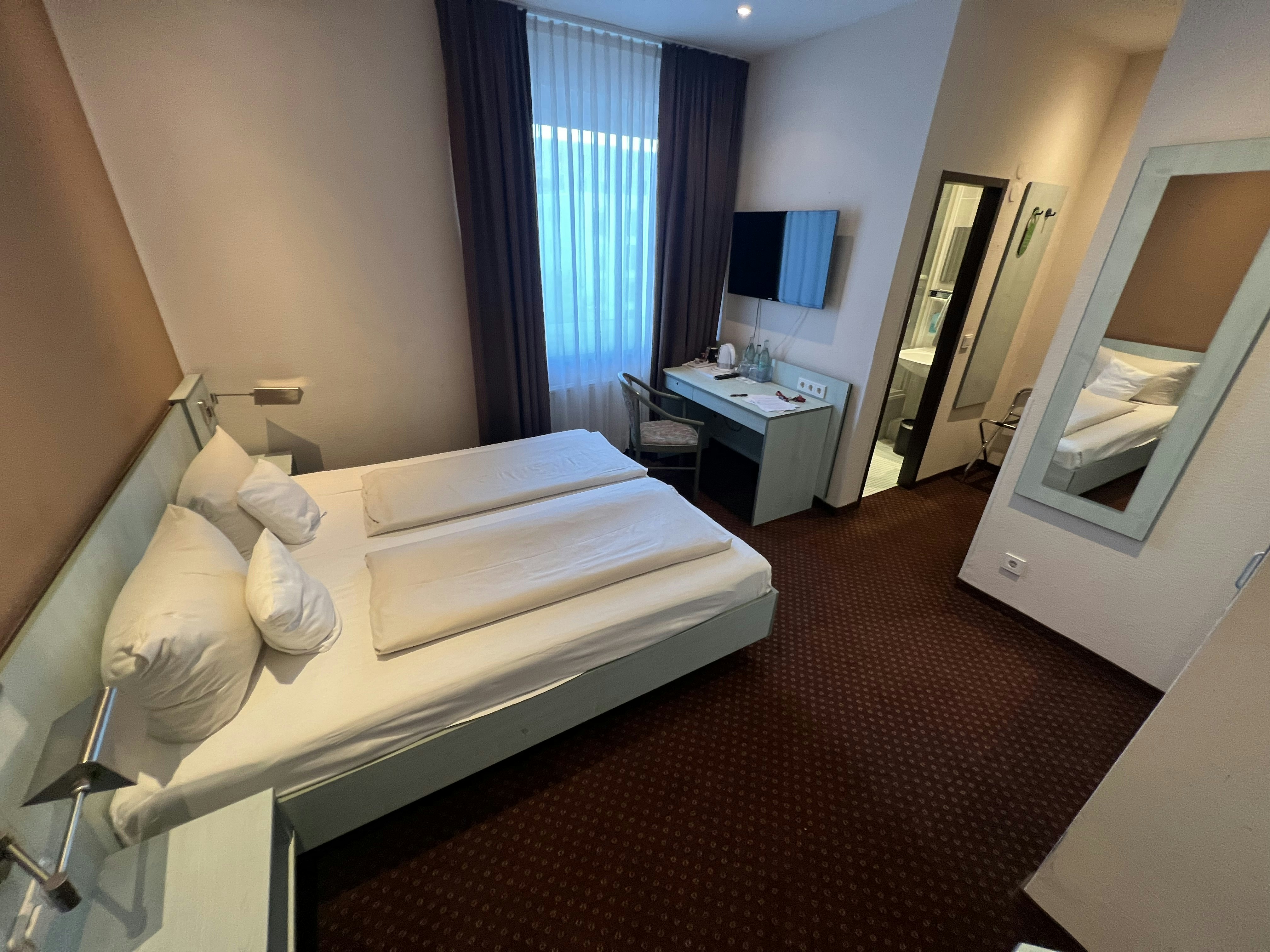 Hotel Attache 12/30