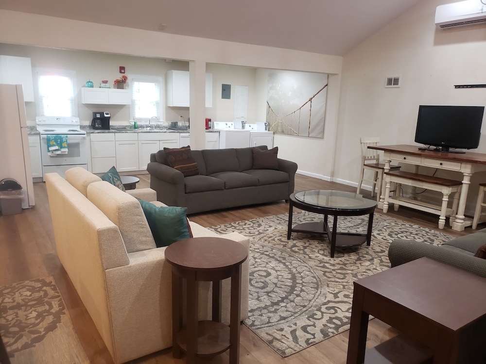 Branson Surrey Inn 44/65