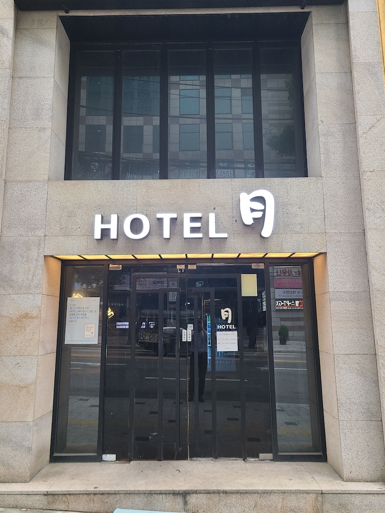 Wol Hotel 3/76