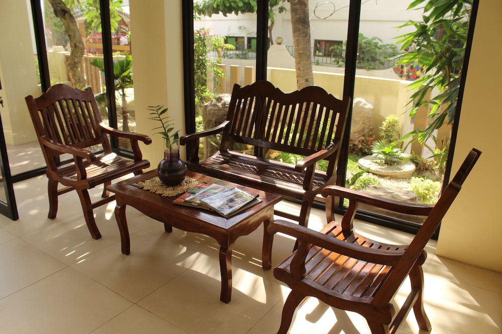 Anahaw Studio Suites 16/24