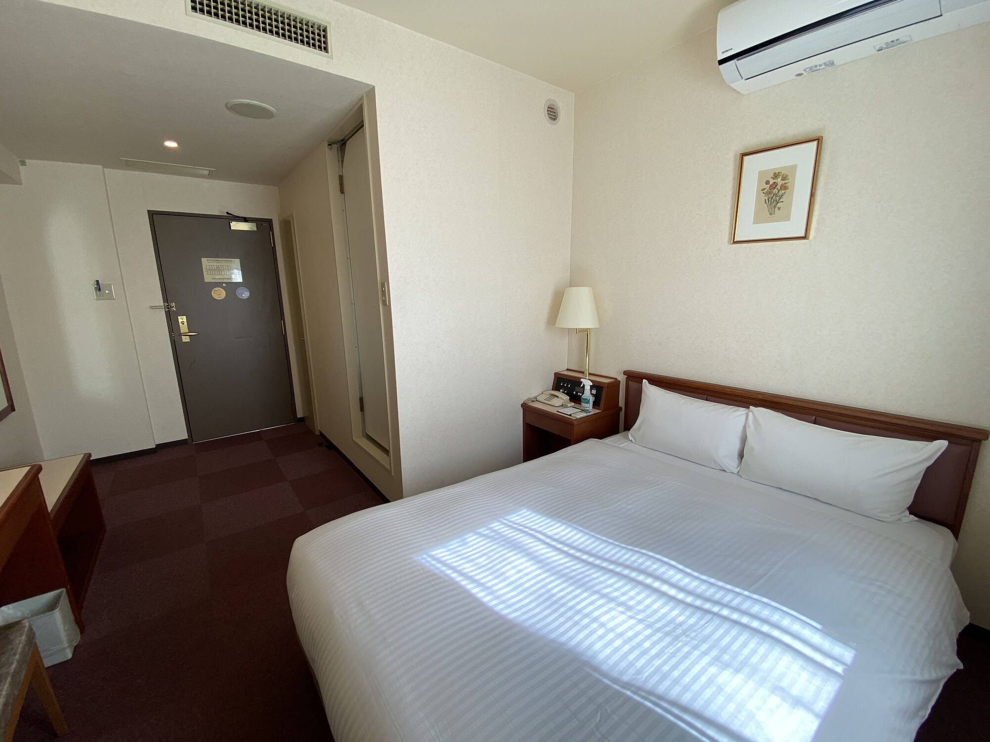 ROOM, DOUBLE BED