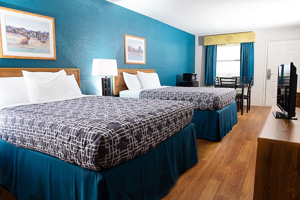 Riata Inn 10/33