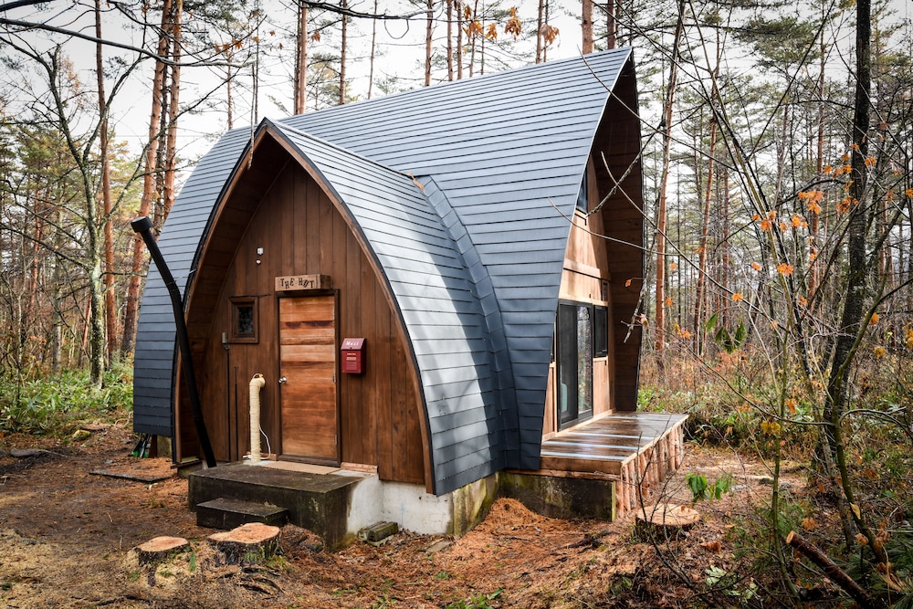 The Hut 15/16