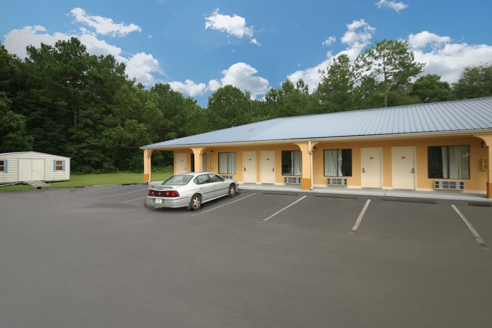 Days Inn by Wyndham DeFuniak Springs 13/19