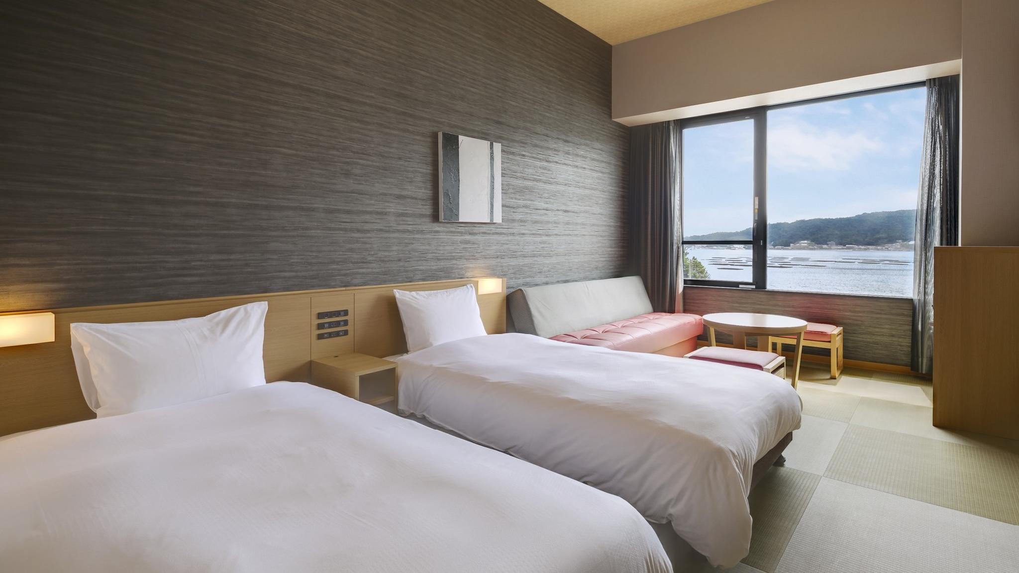 Superior, Twin Beds, Side Ocean View