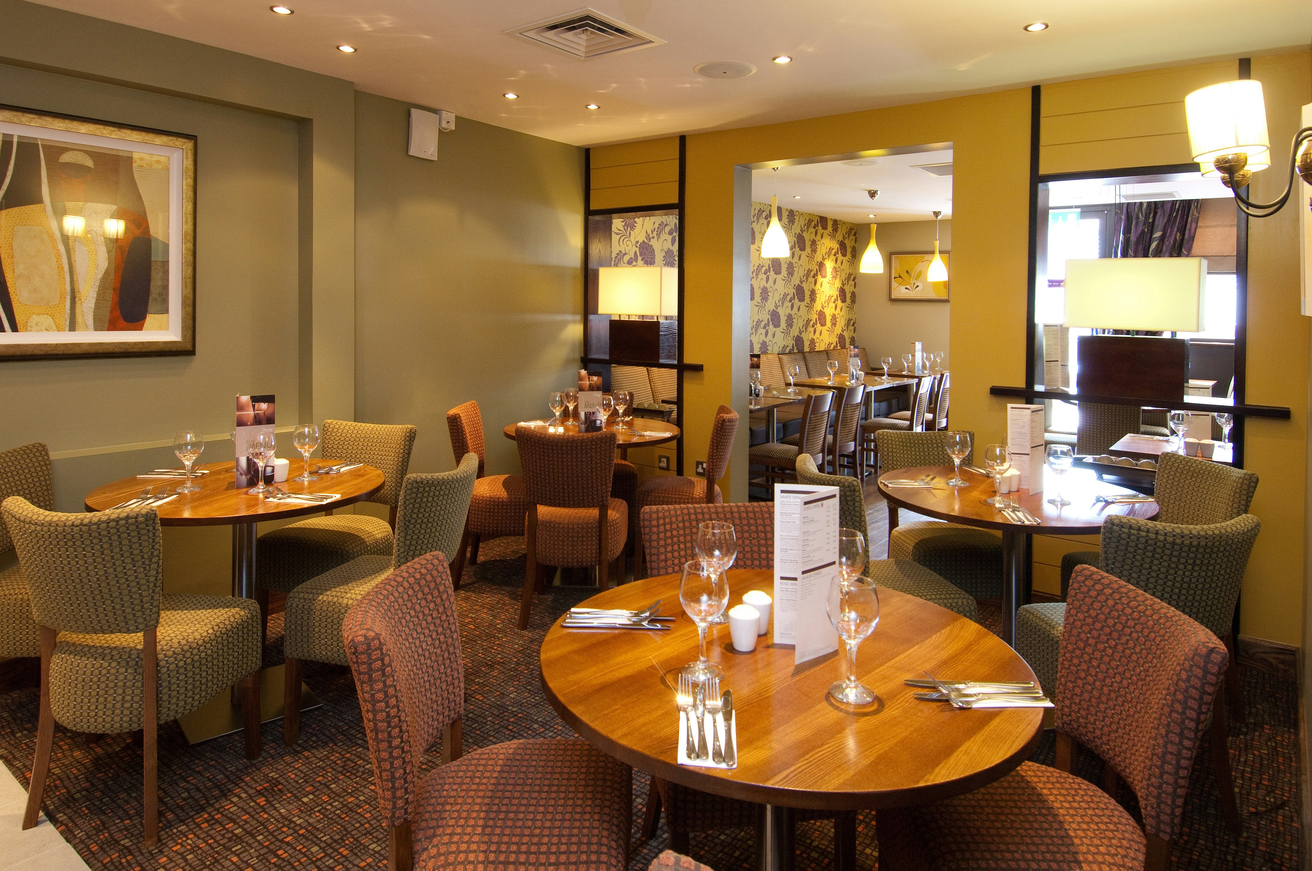 Premier Inn Sunbury (Kempton Park) 24/33