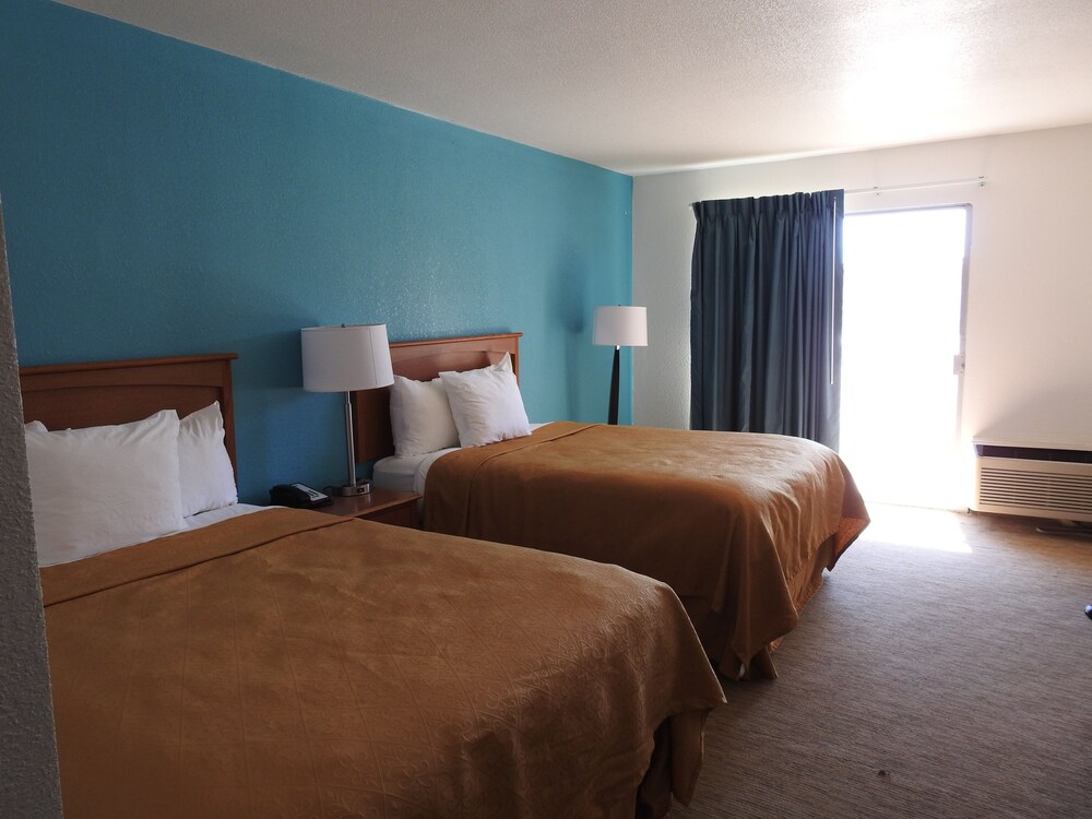 Spark by Hilton Lincoln Airport 10/27