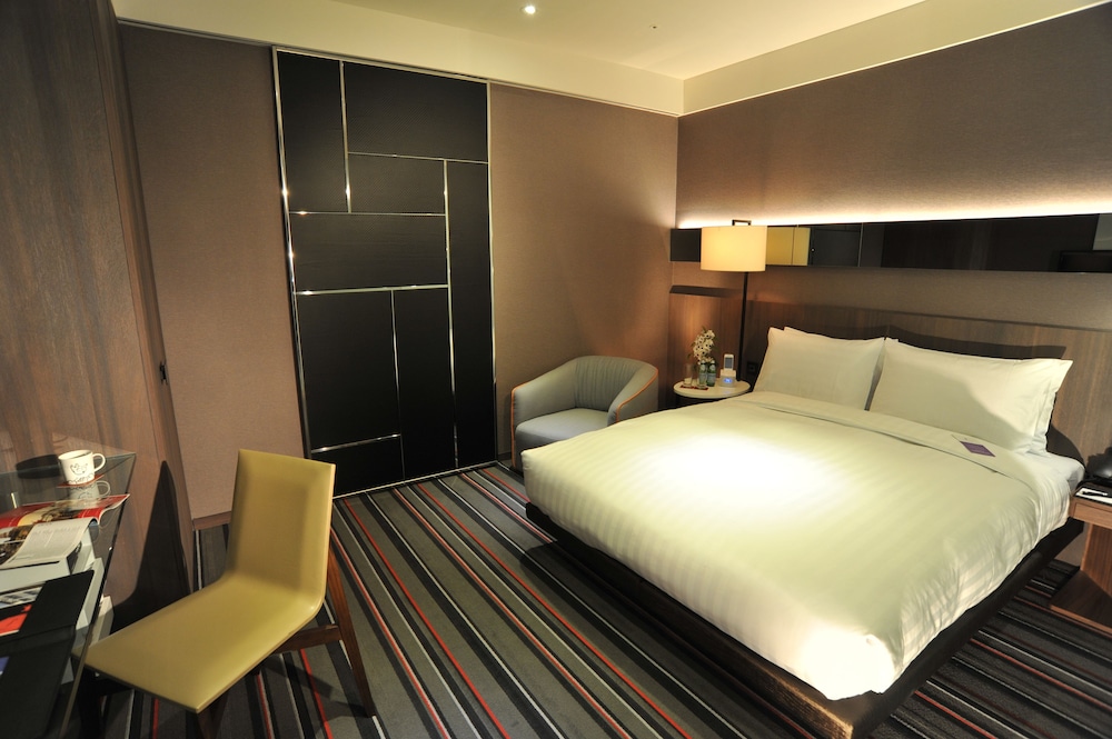 Cozy, Double Bed, No Window