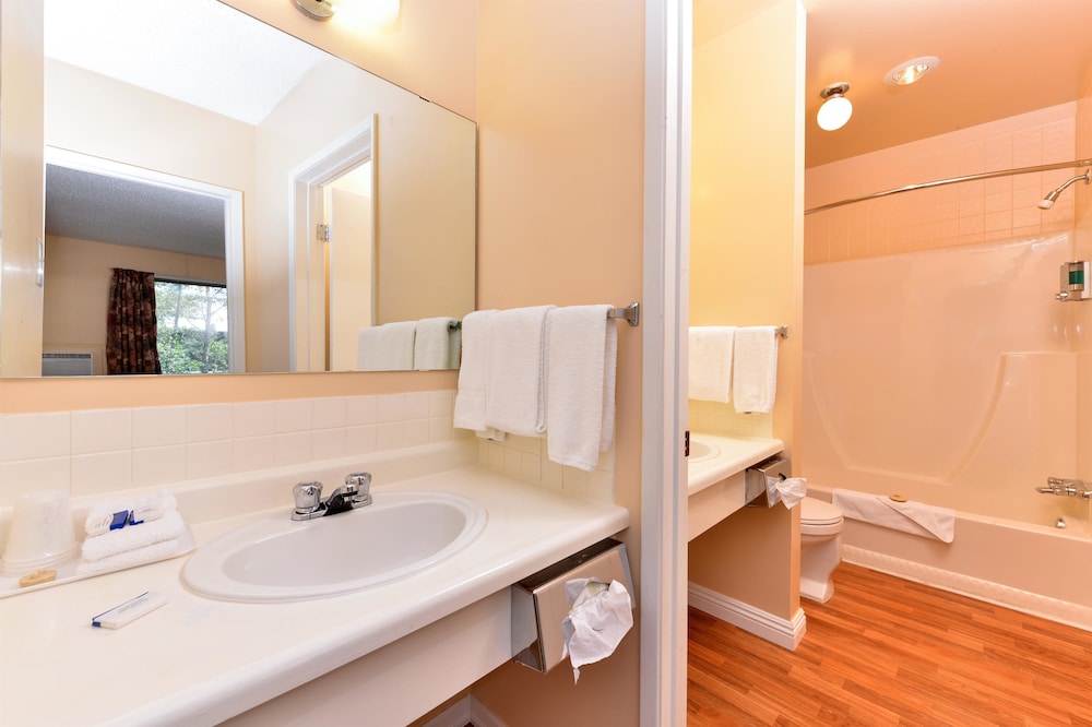 Canadas Best Value Inn Whitecourt 16/51