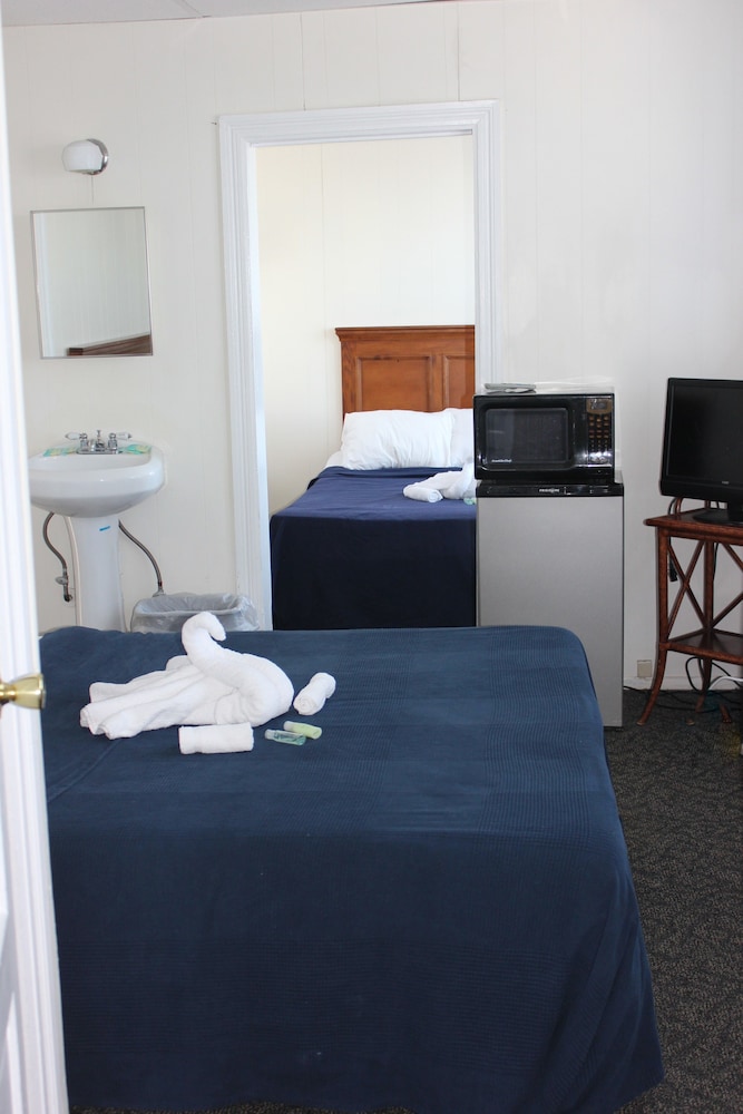 Blue Water Inn 4/46
