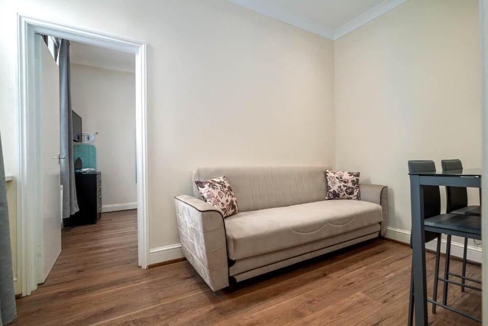 Camden Suites 13/19