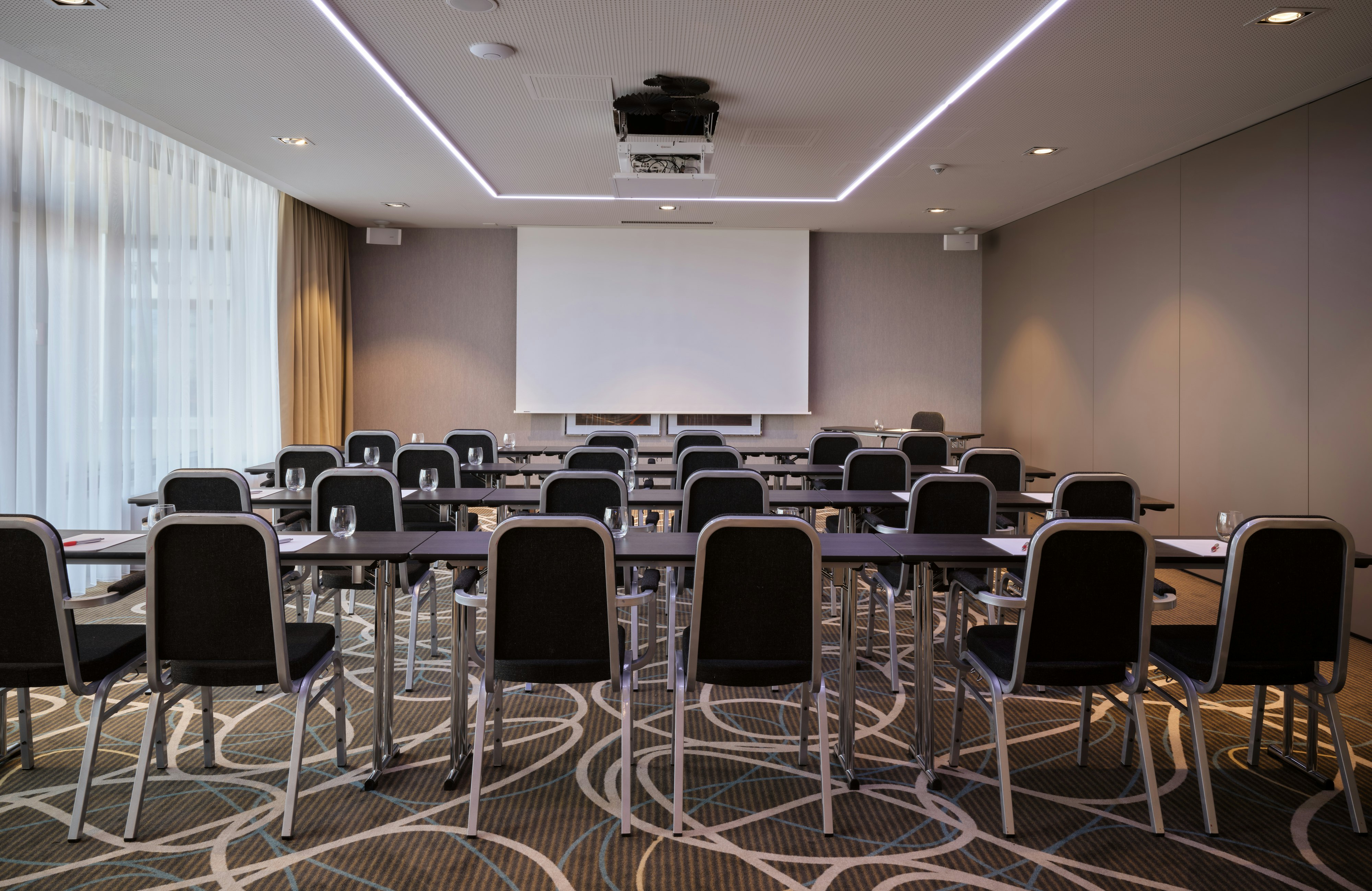 Leonardo Hotel Zurich Airport 61/76