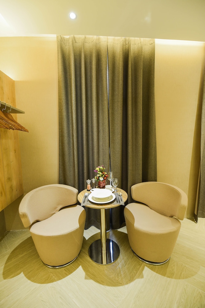 Red Hotel Cubao 43/64