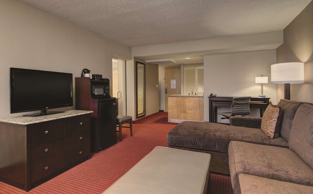 Embassy Suites by Hilton West Palm Beach Central 32/56