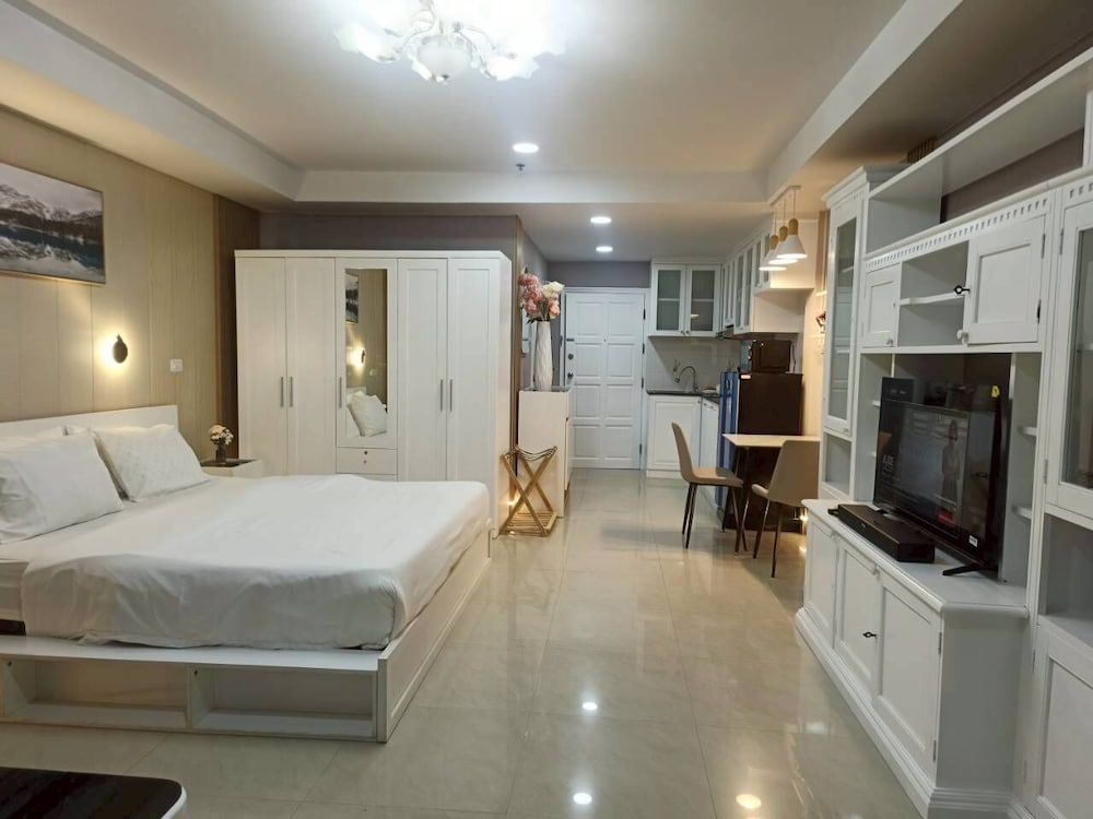 studio, kitchenette