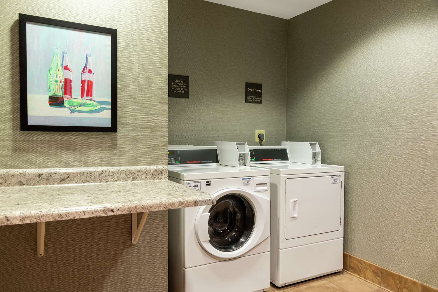Hampton Inn Suites Marshalltown 18/25
