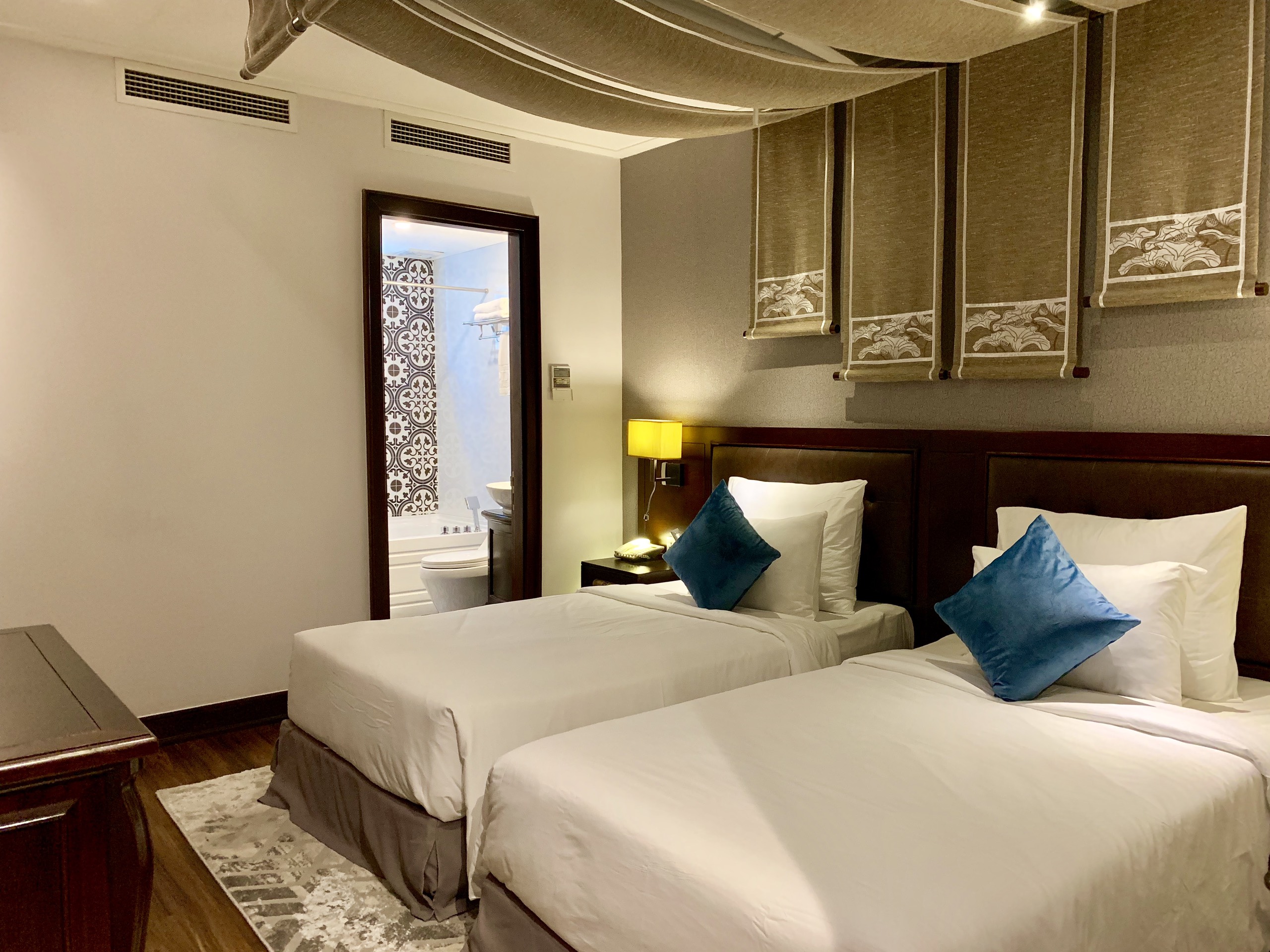Superior, Twin Beds, No Window