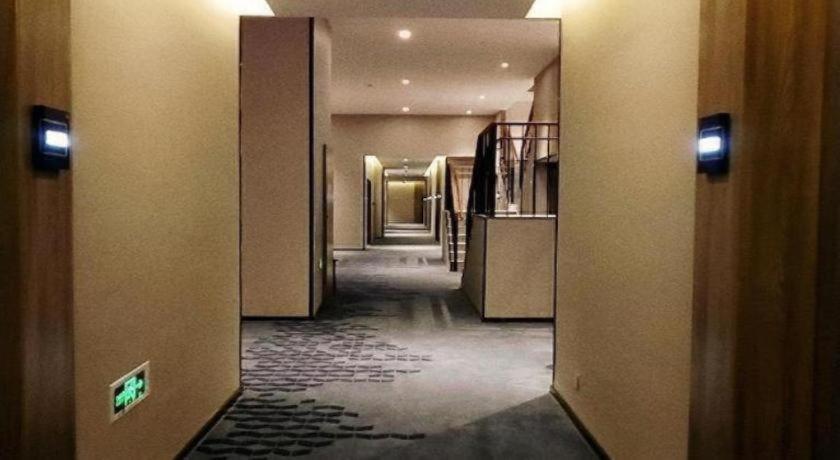 7 days premium hotel(Chongqing T3 terminal store) 37/55