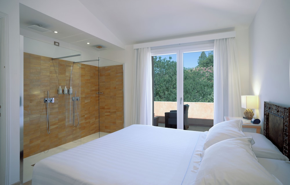 SUPERIOR, SUITE, QUEEN BED, SOFA
