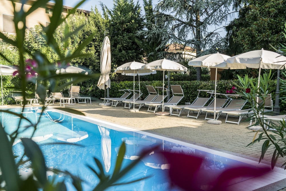 Dogana Hotel 61/65