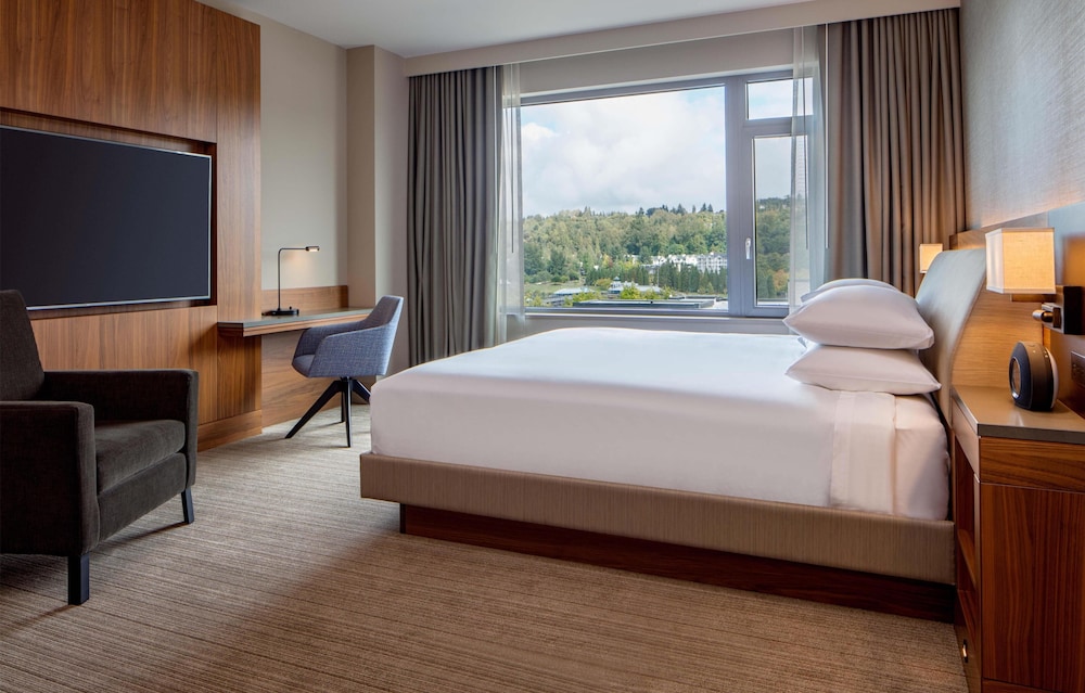 Hyatt Regency Lake Washington 10/50