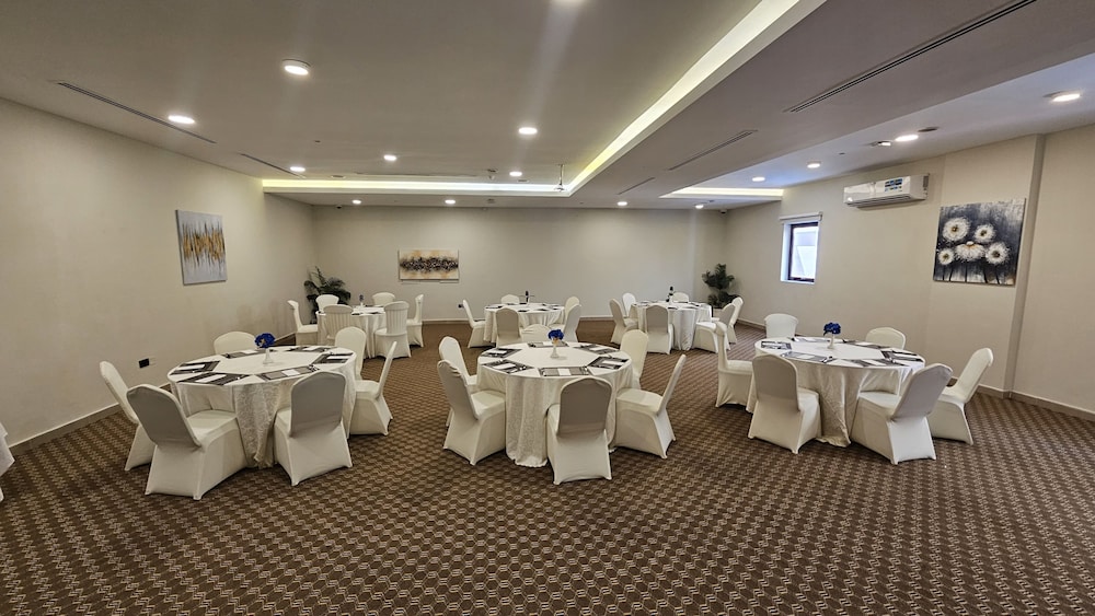 Kingsgate Al Jadaf by Millennium Hotels 33/44