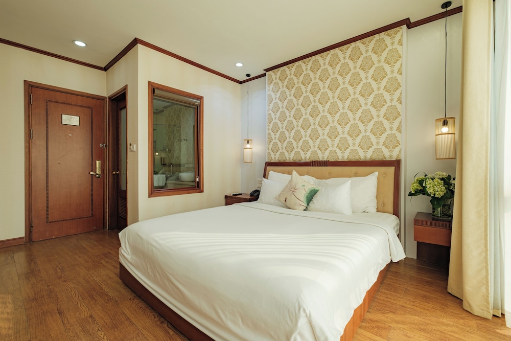 Sunset Westlake Hanoi Hotel 24/74