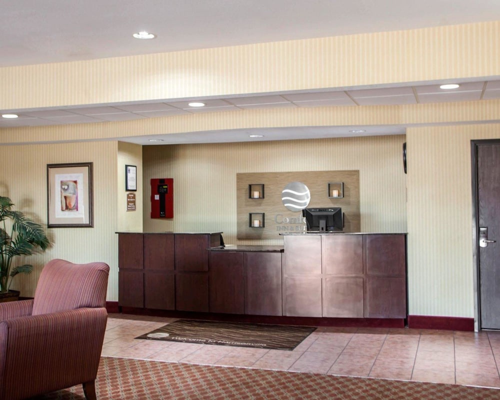 Comfort Inn and Suites Harrisonville 7/48