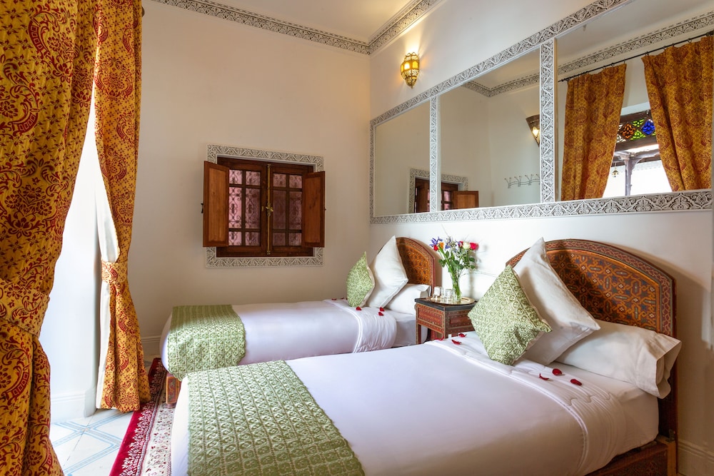 1 BEDROOM, STANDARD, DOUBLE OR TWIN BED